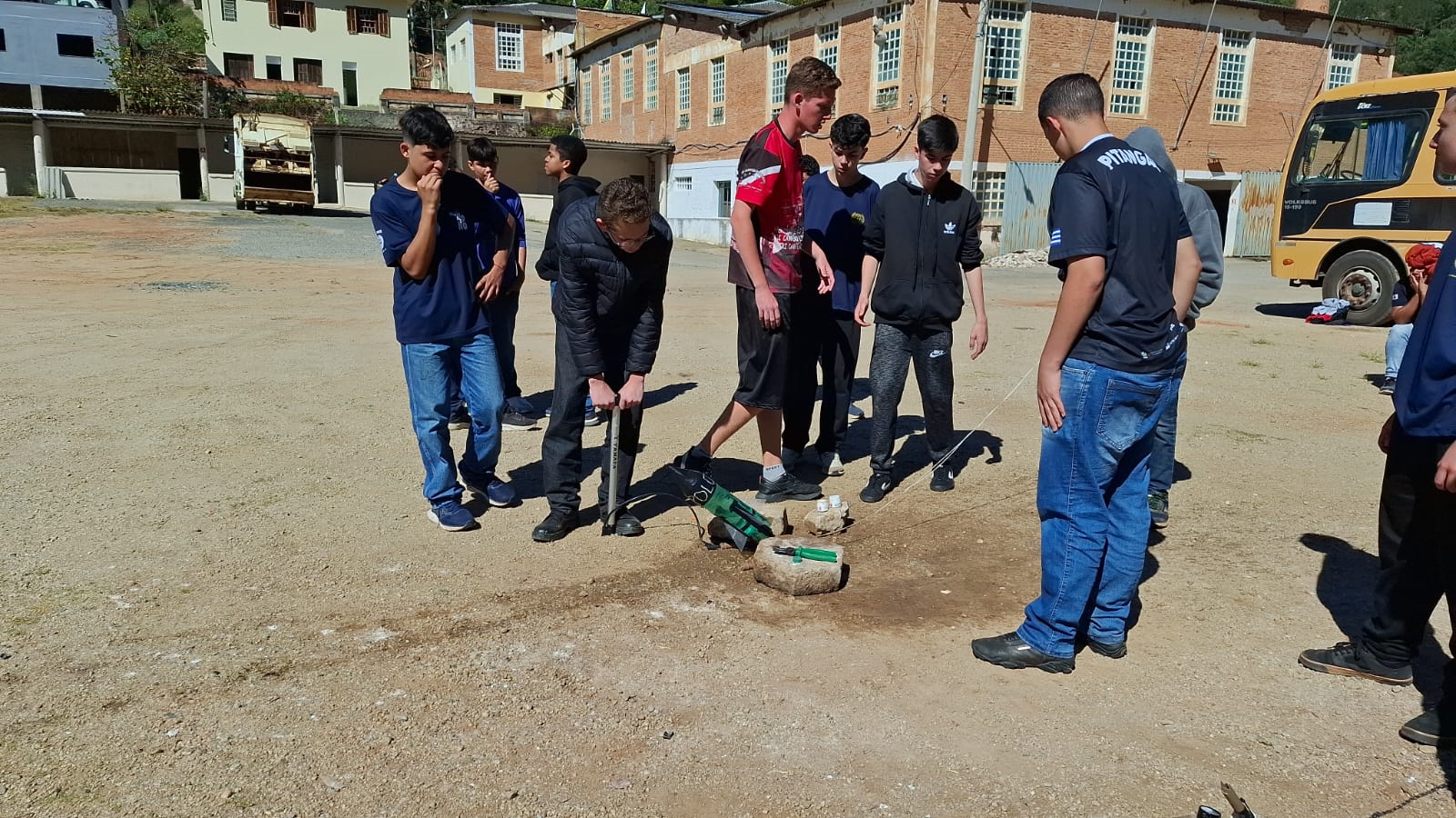 Turma acompanha a atividade da OBAFOG